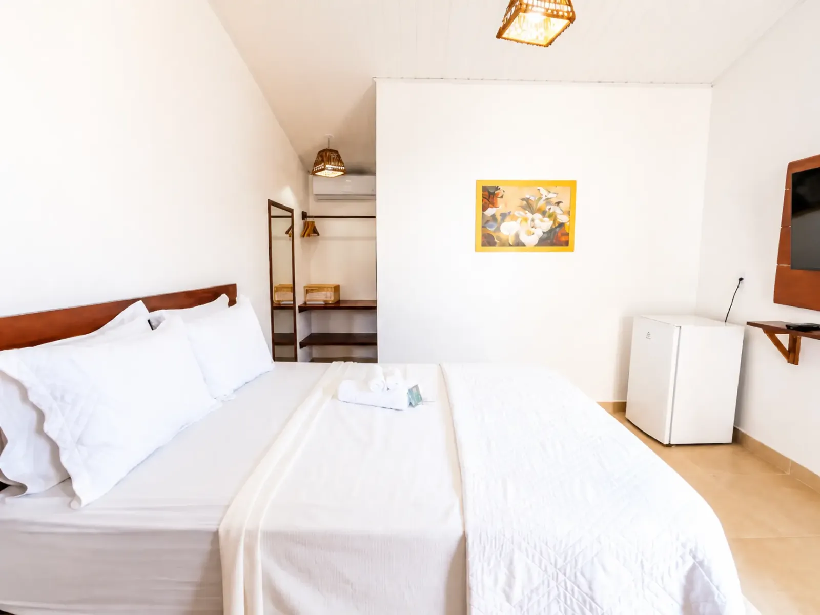 Deluxe bungalow with a full bed, minibar, hanging space and television